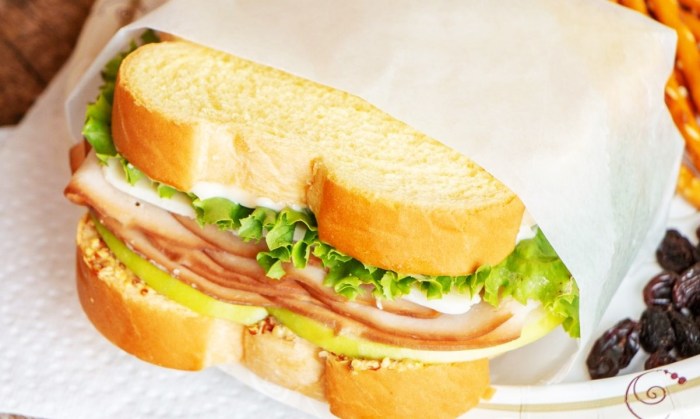 Turkey and cheese sandwich nutrition