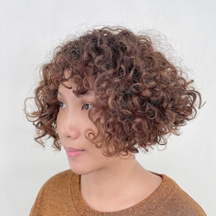 Short hairstyles for curly hair